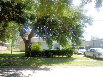 Exterior Front. Front of Cottage 1 and Driveway