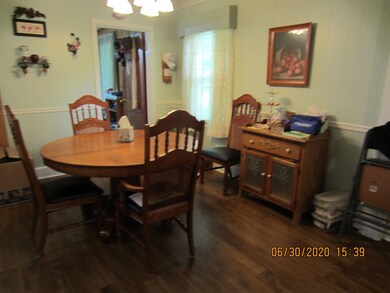 DINING ROOM OR EATING AREA.... OFF KITCHEN