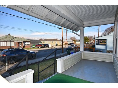 1406 E 9th St, the Dalles, OR 97058 - photo 2