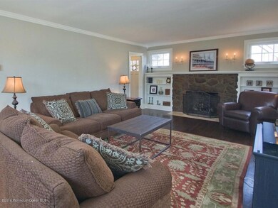 009_LIVING ROOM
