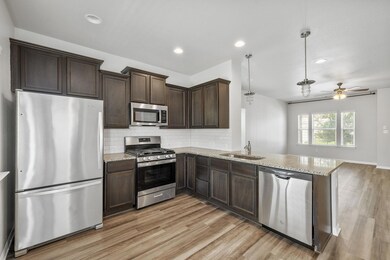 Kitchen with appliances with stainless steel fini