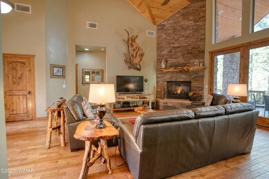 004_Living Room