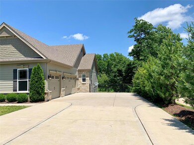 Double entry-gate areas at each of the side yard p