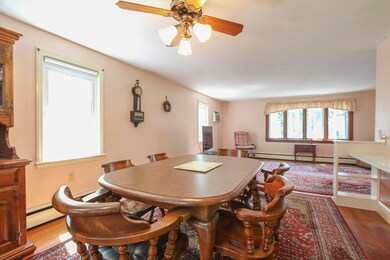 005-photo-dining-room-7423113