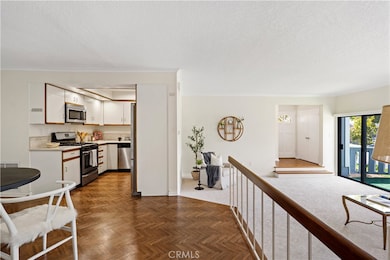 29125 Thousand Oaks Blvd unit D, Agoura Hills, CA 91301 - photo 3