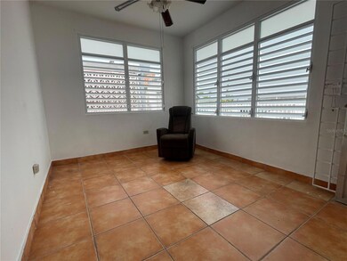 Atenas St. Ext Forest Hills unit v, Bayamon, PR 00959 - photo 4