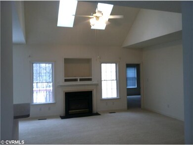 Den/Family/Great Room - Vaulted, Skylights, Gas Fi