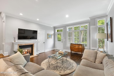 3-web-or-mls-104-ritch-ave-w-apt-6