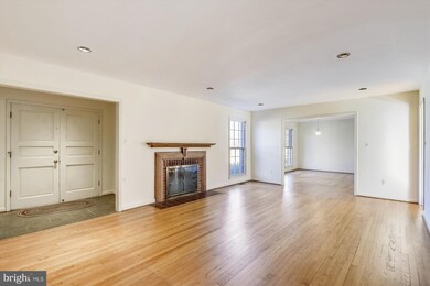 7708 Barnum Rd, Bethesda, MD 20817 - photo 4