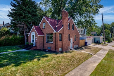 3330 Berkeley Rd, Cleveland, OH 44118 - photo 3