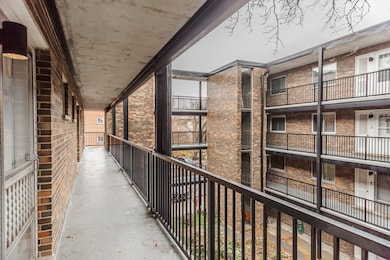 1321 W Birchwood Ave unit 309, Chicago, IL 60626 - photo 3