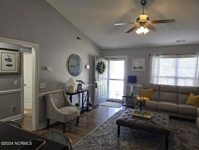 2537 Saddleback Dr unit B, Winterville, NC 28590 - photo 4