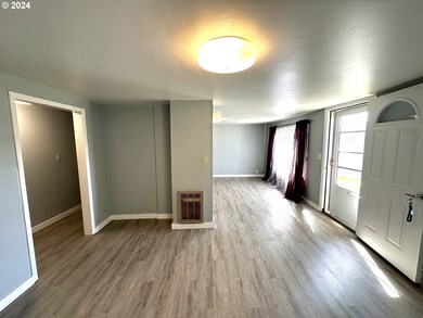 495 W Linden Way, Heppner, OR 97836 - photo 5