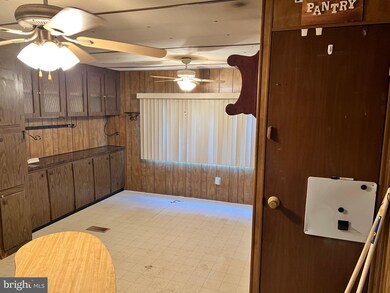 6672 Black Horse Pike unit 52, Egg Harbor Township, NJ 08234 - photo 4