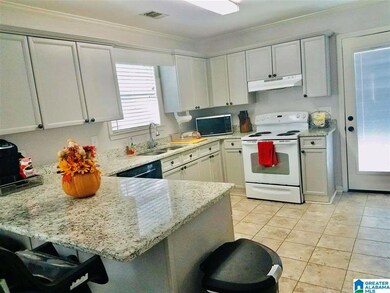 349 Camden Cove Cir, Calera, AL 35040 - photo 3