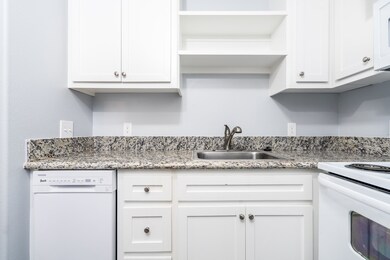 207 N Poplar St unit B, Tomball, TX 77375 - photo 5