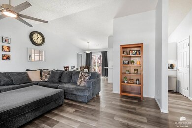 723 Pottawatomie Ave, Manhattan, KS 66502 - photo 4