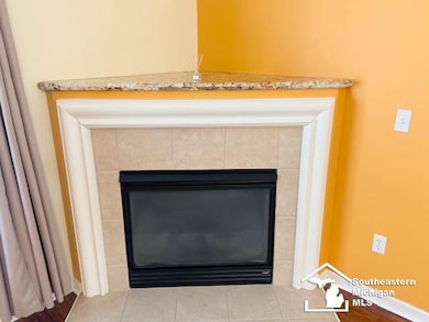 26805 Kirkway Cir unit 20, Woodhaven, MI 48183 - photo 5