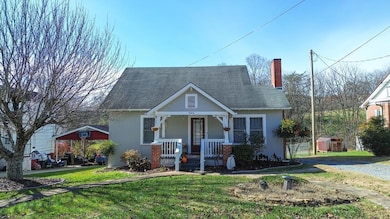 306 Bidwell St, Franklin, NC 28734 - photo 2