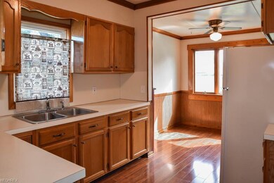 Neutral kitchen with a breakfast nook.