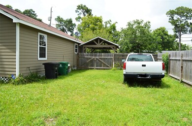 7226 W Knoll St, Houston, TX 77028 - photo 6