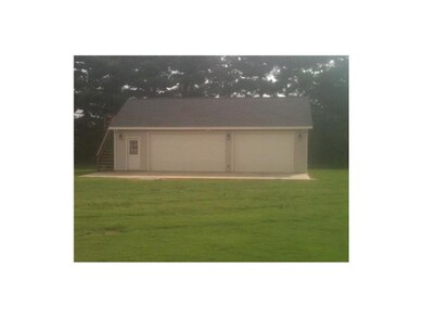 Parking Lot/Garage. Large 40x26 Garage/Workshop,