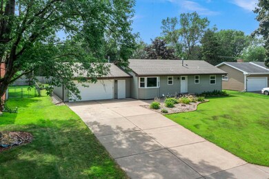 Great manicured yard!