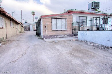 Gated driveway for parking at all 3 units