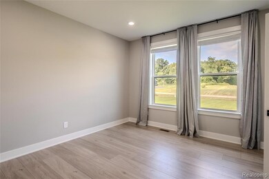 5344 Birch Dr, Davisburg, MI 48350 - photo 6