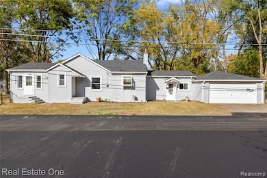 18404 Deering St, Livonia, MI 48152 - photo 2