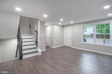 13803 Laura Ratcliff Ct, Centreville, VA 20121 - photo 2