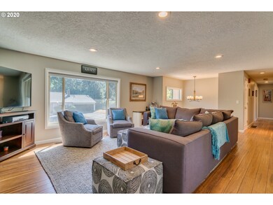 1644 Jamie Cir, West Linn, OR 97068 - photo 2