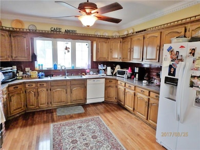 35 Fairview Ave, West Warwick, RI 02893 - photo 3