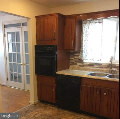 5905 Mustang Dr, Riverdale, MD 20737 - photo 6