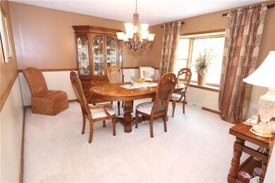 Great light provided by the bay window in this spa
