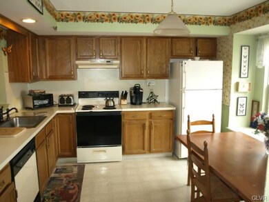 3475 Limestone Dr, Whitehall, PA 18052 - photo 2