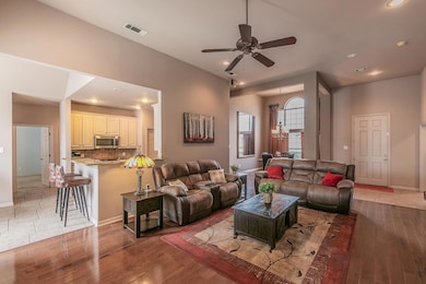 633 Trails End Ct, Hurst, TX 76054 - photo 3