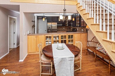Dining to Kitchen