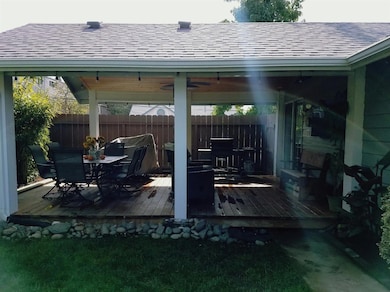 1501 NW Thompson Way, Grants Pass, OR 97526 - photo 2