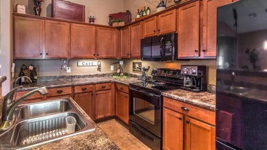 04 Kitchen Dining Rm-4308 bal
