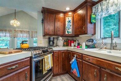 38 Maplecrest St, Newmarket, NH 03857 - photo 5