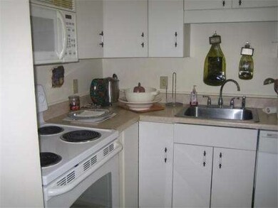 1008 Paradise Rd unit 3P, Swampscott, MA 01907 - photo 4