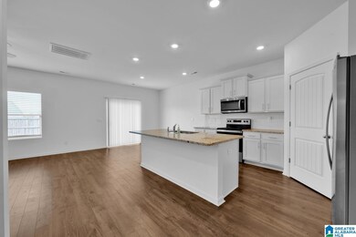 5901 Mountain View Cir, Bessemer, AL 35022 - photo 6