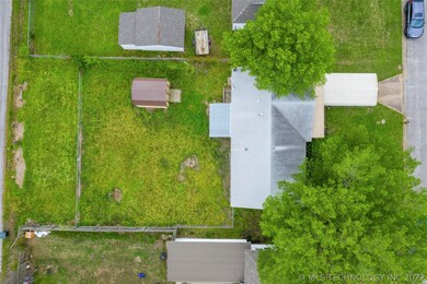 305 E 12th Place, Claremore, OK 74017 - photo 3