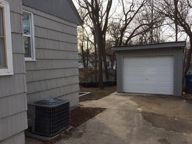 1432 33rd St, Des Moines, IA 50311 - photo 2