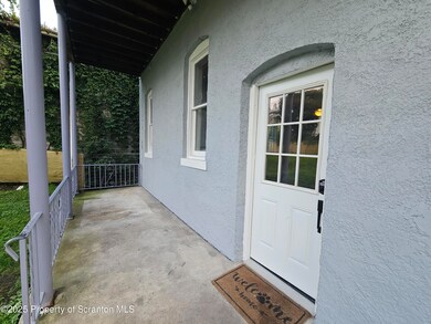 28 1/2 E Columbus Ave unit 1st fl, Pittston, PA 18640 - photo 2