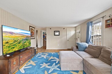5-web-or-mls-0015_Constance Ave_