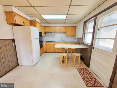 621 Glencroft Cir, Folcroft, PA 19032 - photo 7