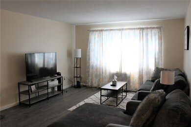 7 Apple Valley Pkwy unit 5, Greenville, RI 02828 - photo 2