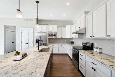 14440 Holcomb Ave, Urbandale, IA 50323 - photo 3